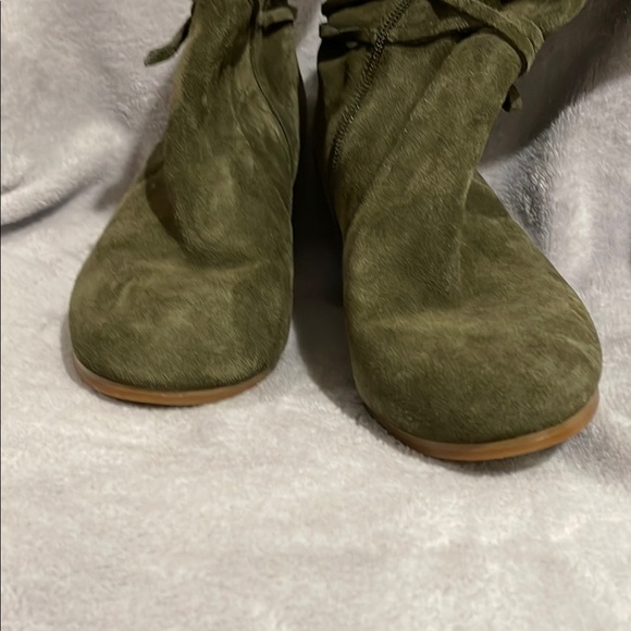 Violet & Red Green Suede Heeled Tall Boots with Box Detail and Mid-Calf Design - Picture 5 of 10